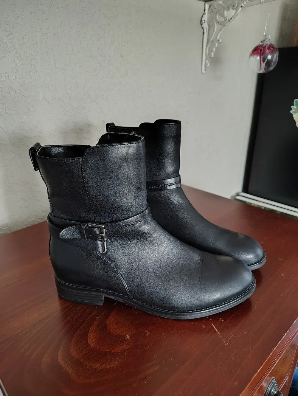 Blondo Black Chelsea Boots 7.5